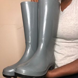 GREY RAIN BOOTS
